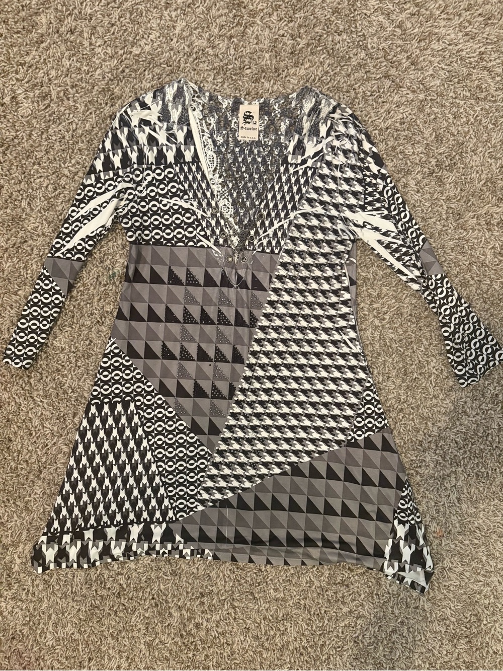 S-Twelve Black and White Geometric V-Neck Long Sleeve Dress
